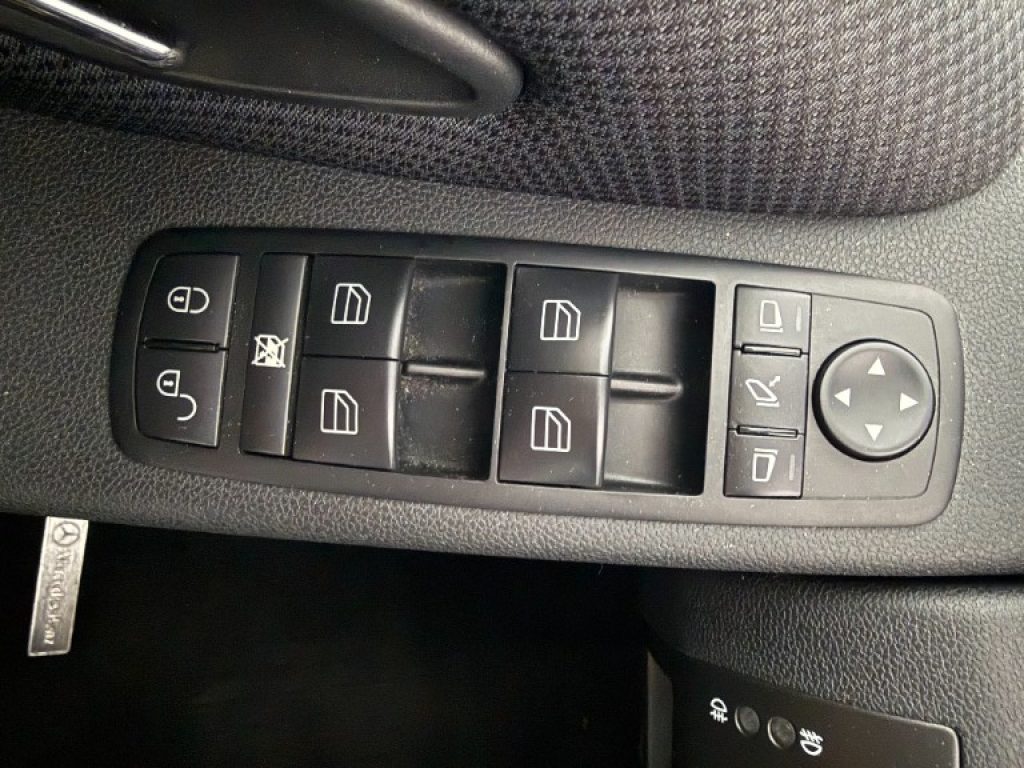MERCEDES-BENZ A 160 BlueEFFICIENCY Special Edition Sport - 17