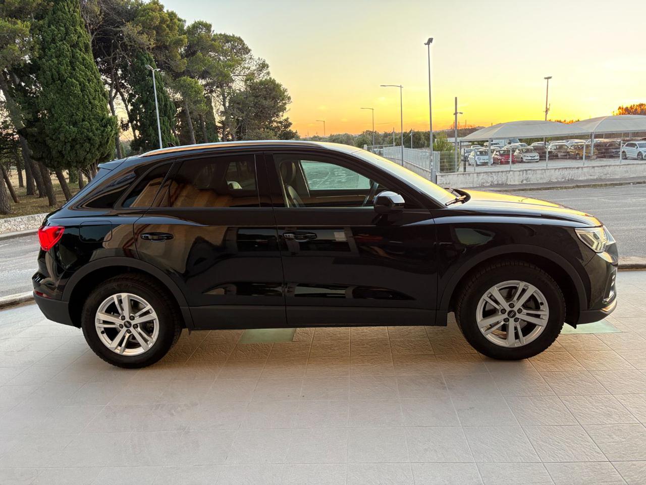 AUDI Q3 35 TDI 150 CV S tronic Business FARI FULL LED - 4