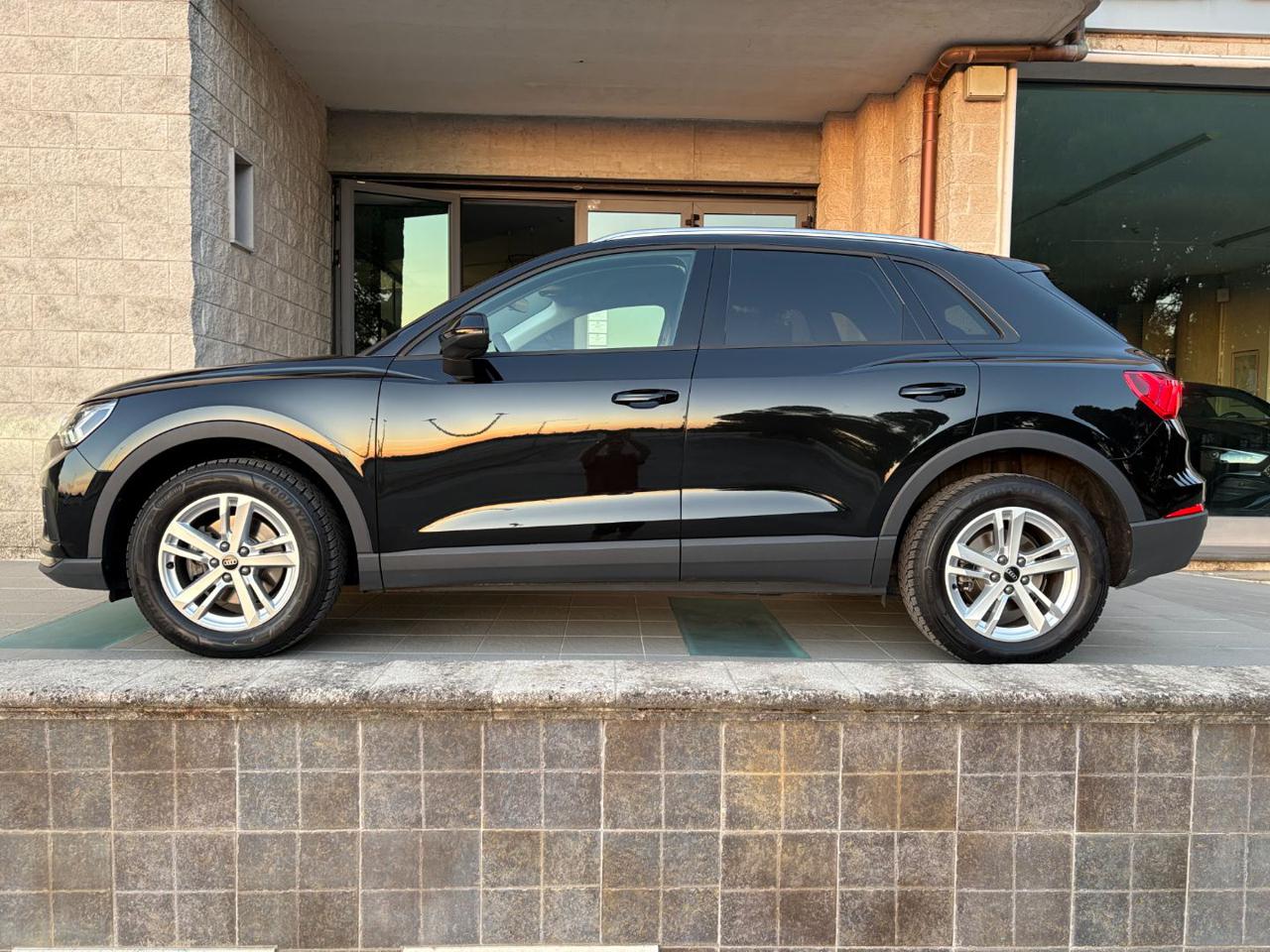 AUDI Q3 35 TDI 150 CV S tronic Business FARI FULL LED - 7