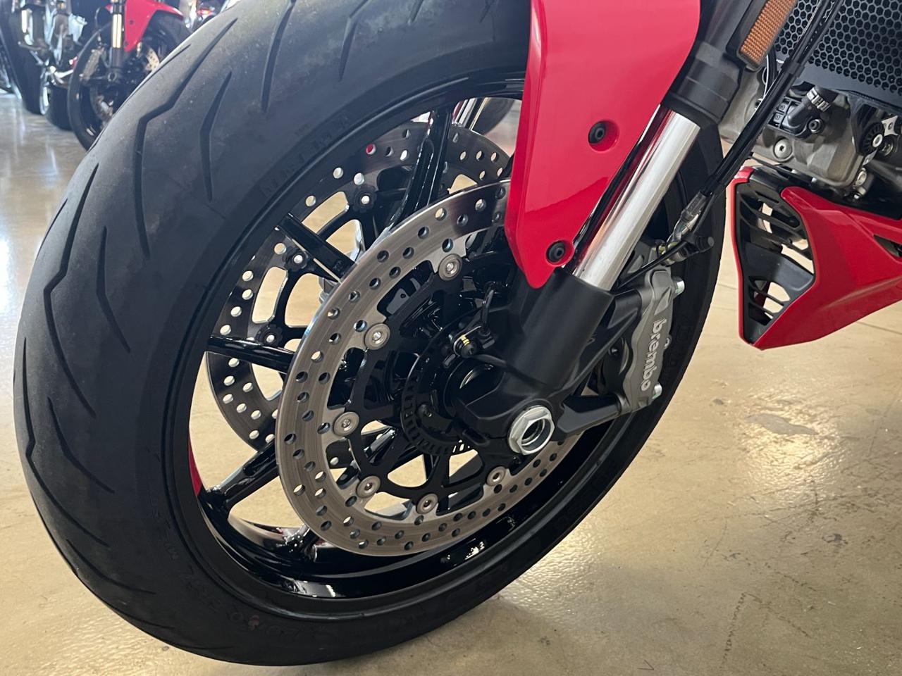 DUCATI Monster 937 PLUS RED - 3