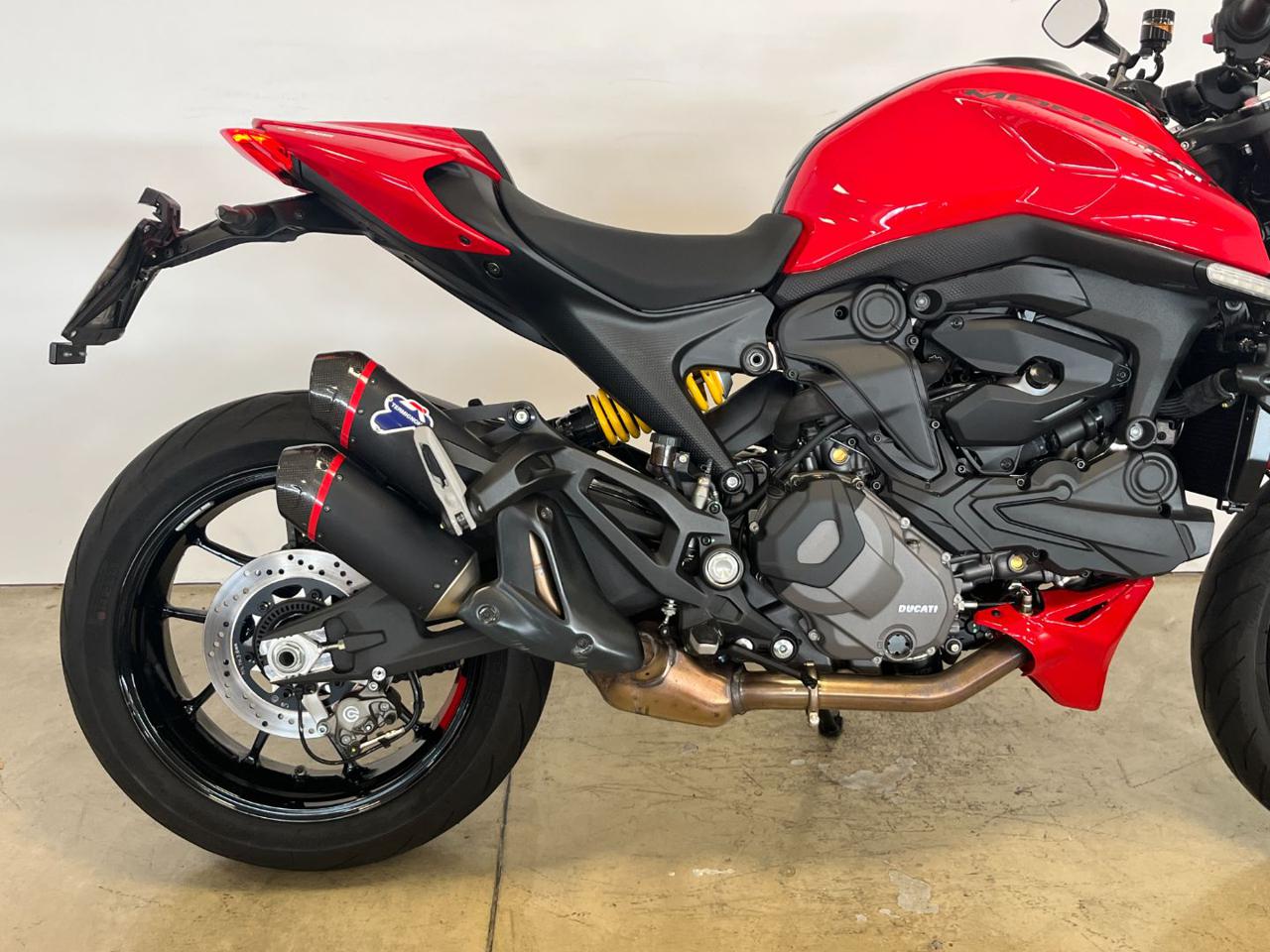 DUCATI Monster 937 PLUS RED - 6