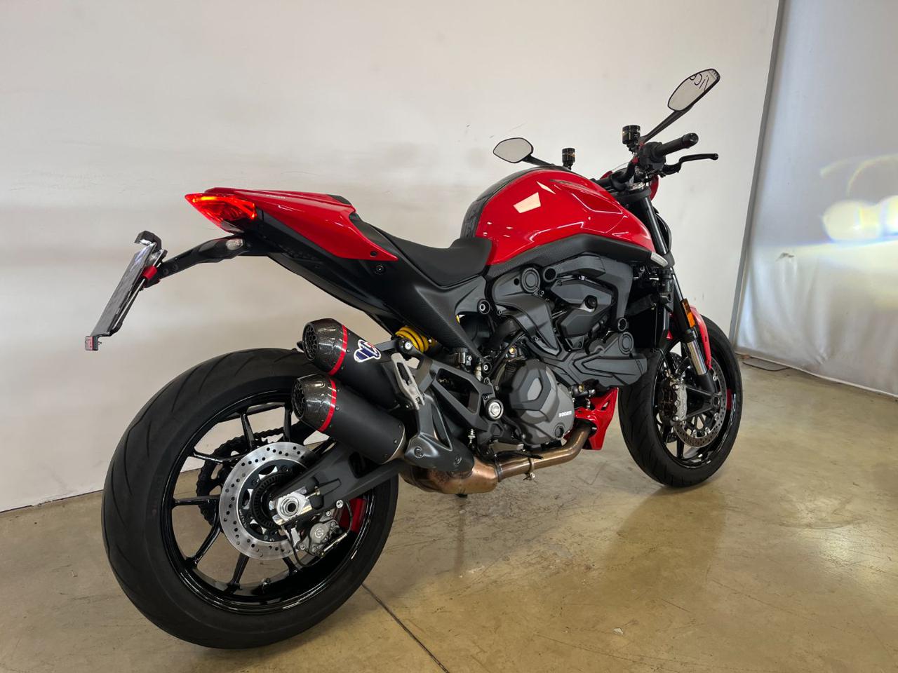 DUCATI Monster 937 PLUS RED - 7