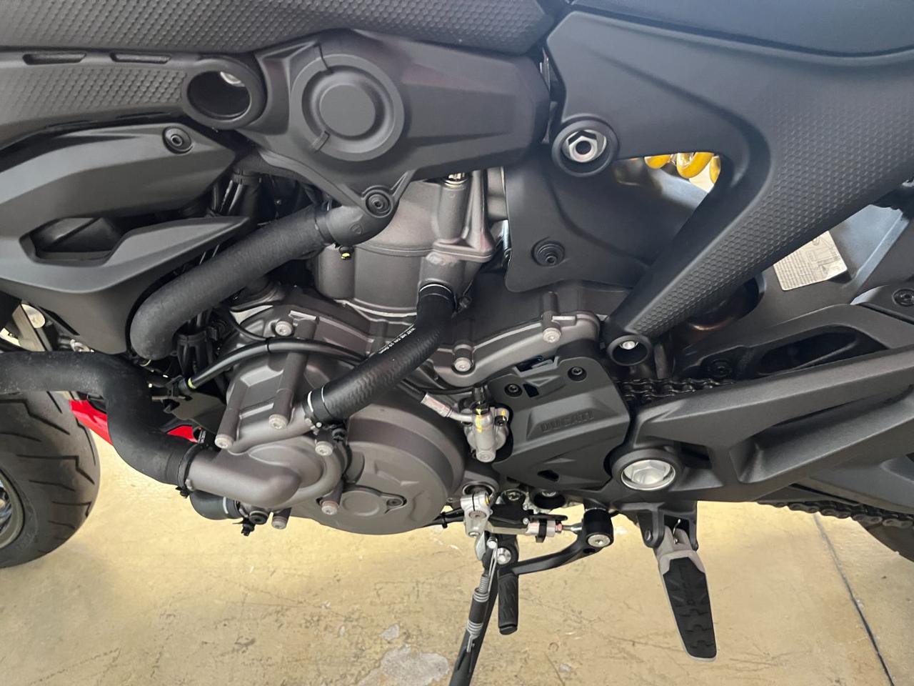DUCATI Monster 937 PLUS RED - 9