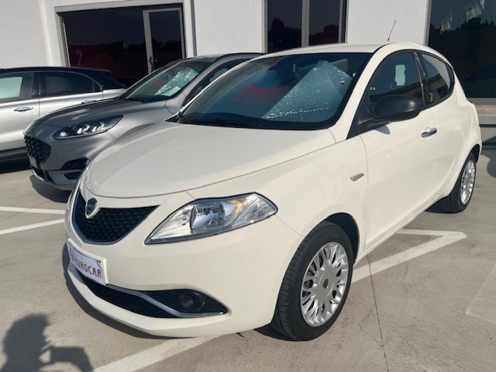 LANCIA Ypsilon 1.2 69 CV 5 porte Silver - 3