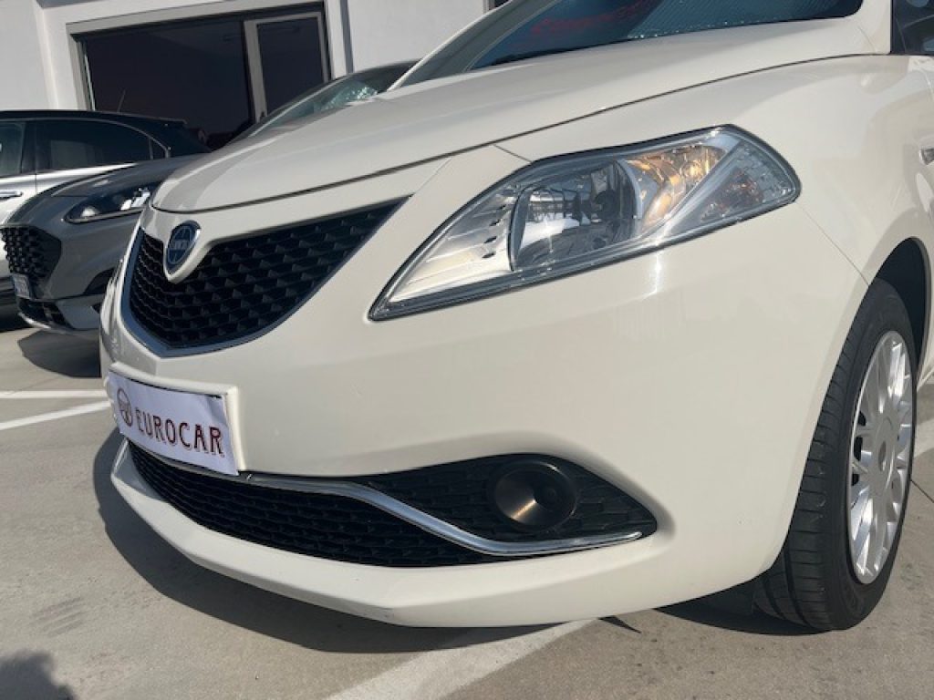 LANCIA Ypsilon 1.2 69 CV 5 porte Silver - 4