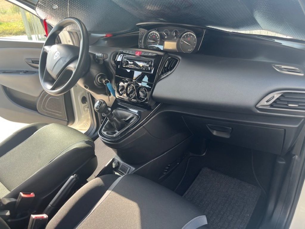 LANCIA Ypsilon 1.2 69 CV 5 porte Silver - 25