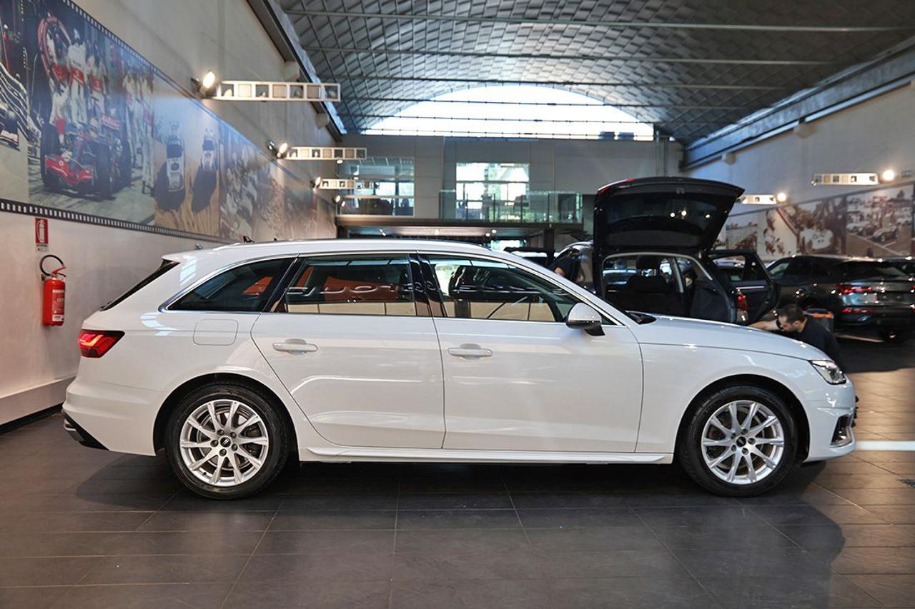 AUDI A4 35 TDI Avant S-Tronic Business Advanced - 2