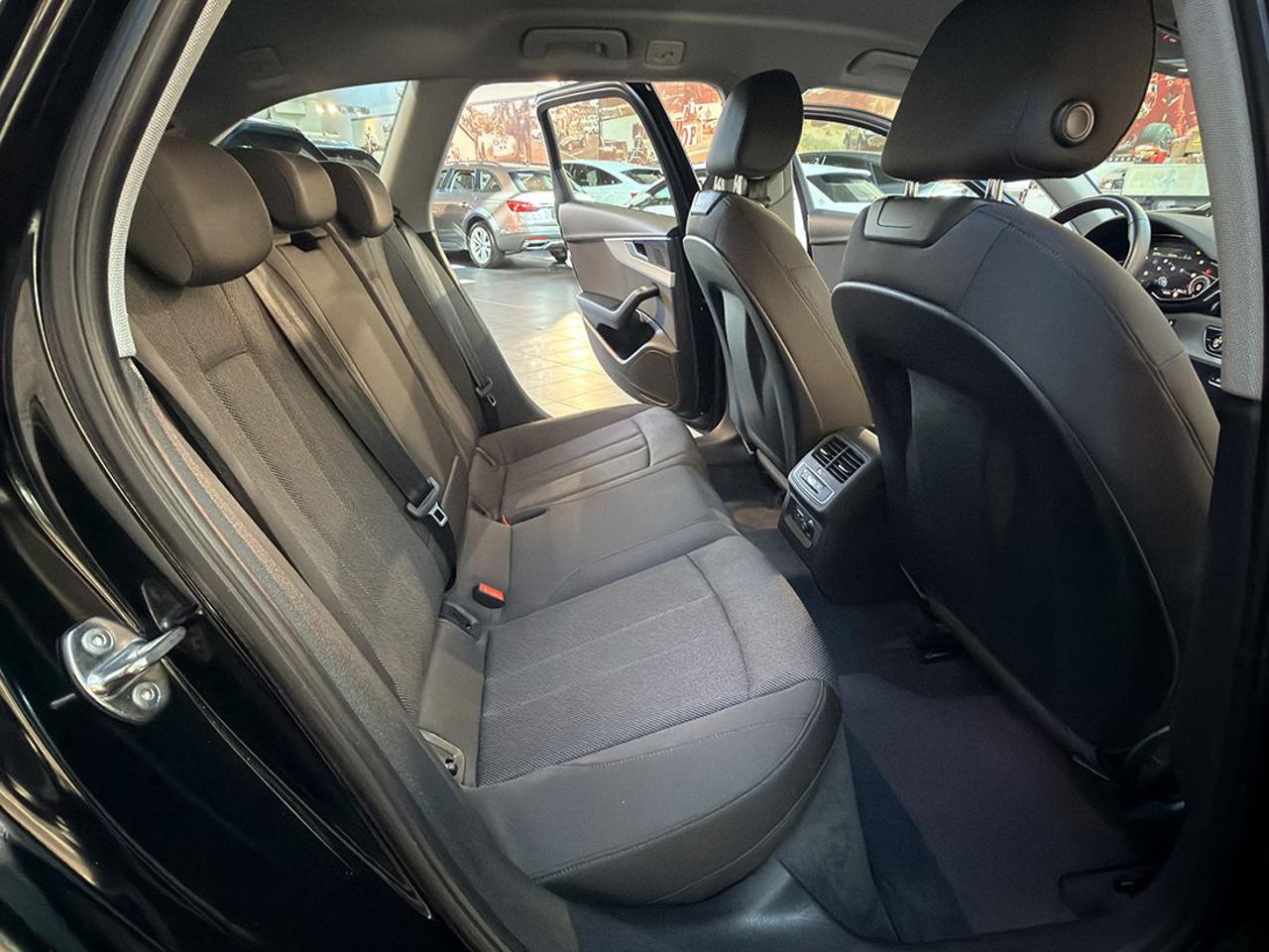 AUDI A4 35 TDI Avant S-Tronic Business Advanced - 19