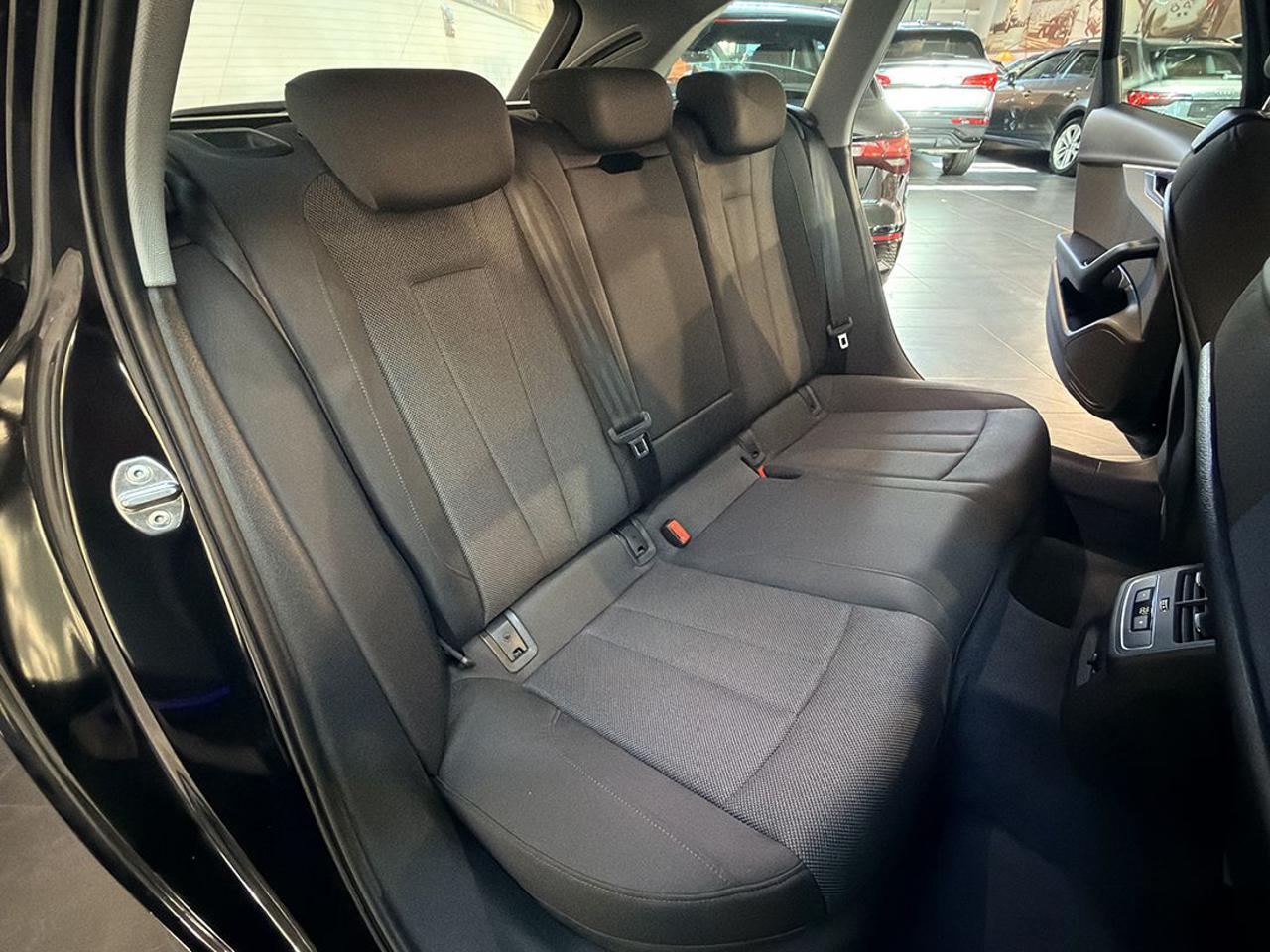 AUDI A4 35 TDI Avant S-Tronic Business Advanced - 20