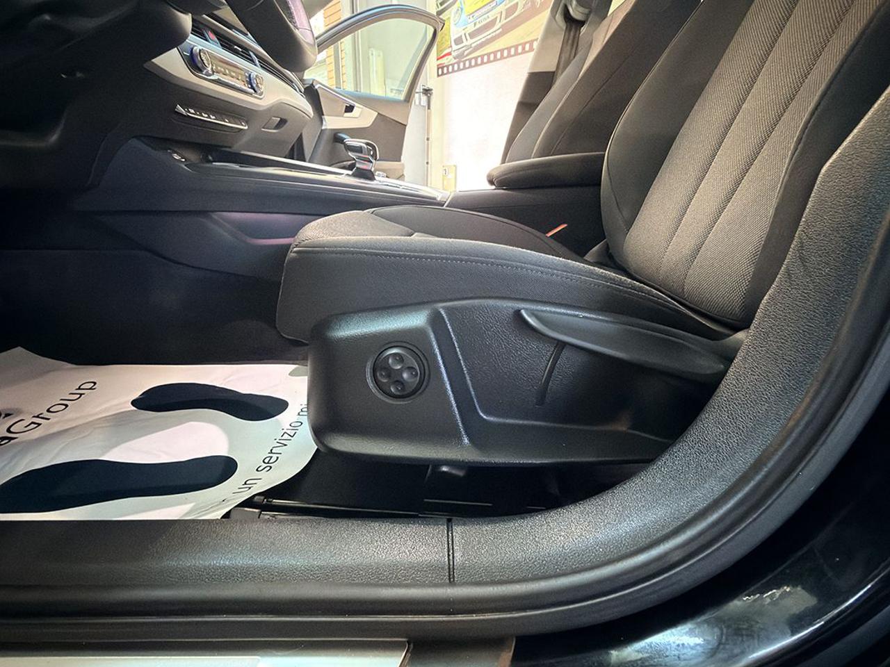 AUDI A4 35 TDI Avant S-Tronic Business Advanced - 40