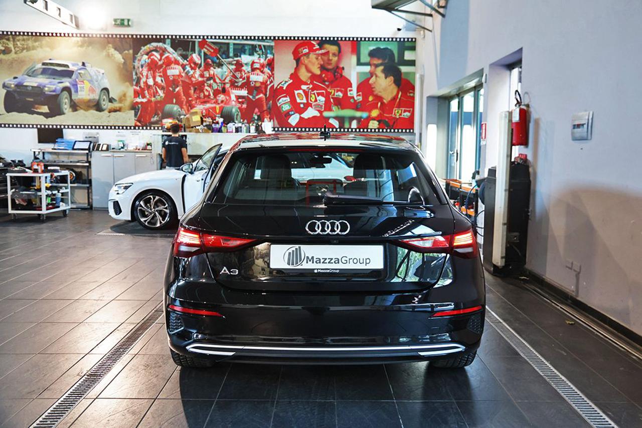 AUDI A3 30 TFSI Sportback S-Tronic Business Advanced - 4