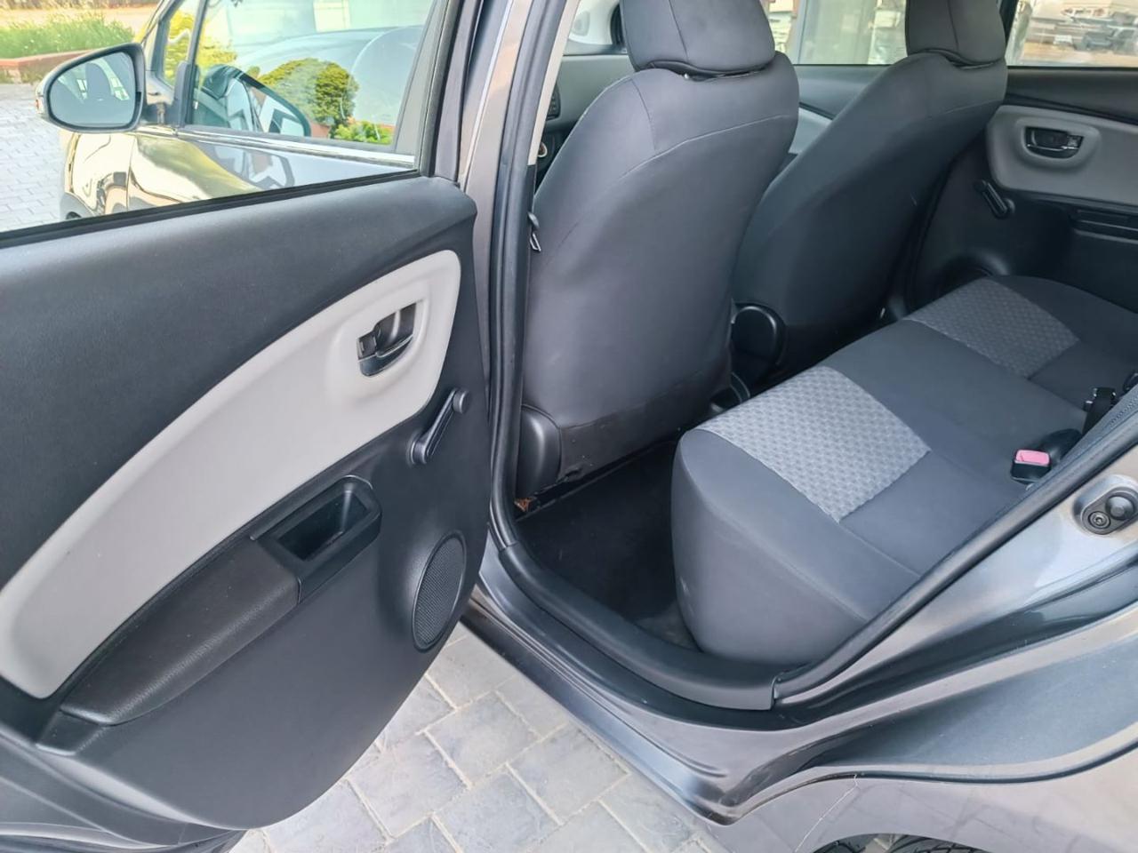 TOYOTA Yaris 1.0 5 porte Active - 18