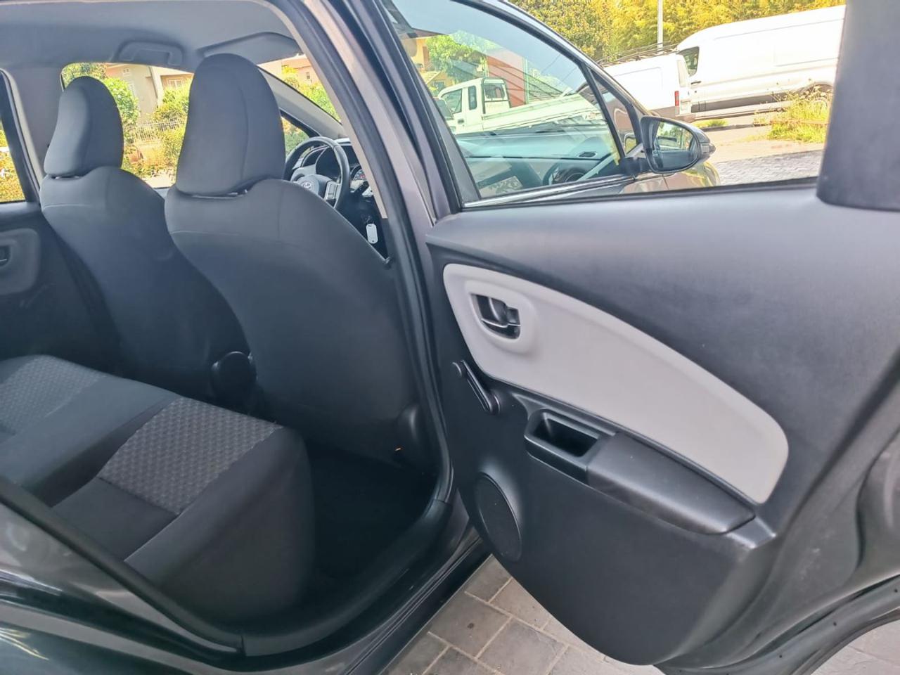 TOYOTA Yaris 1.0 5 porte Active - 14