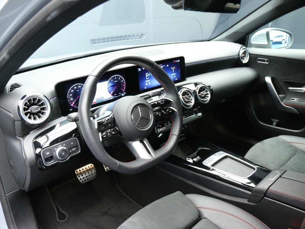 MERCEDES-BENZ A 180 Automatic AMG Line EXTRA - 13