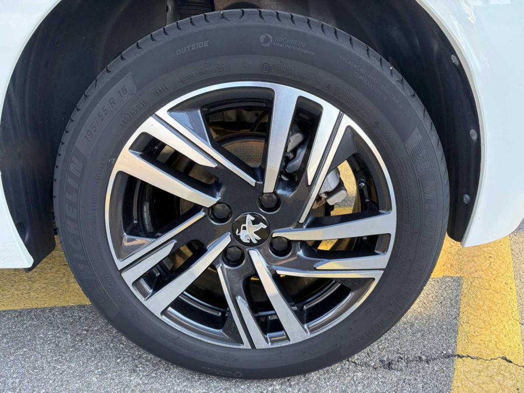 PEUGEOT 208 1.2 puretech Allure s&s 100cv eat8 my20 - 11