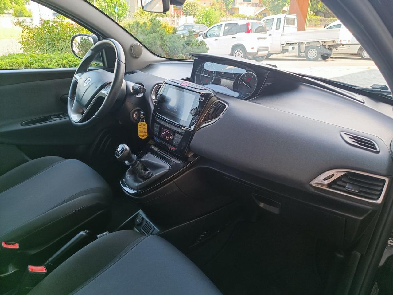 LANCIA Ypsilon 1.2 69 CV 5 porte GPL Ecochic Gold - 16