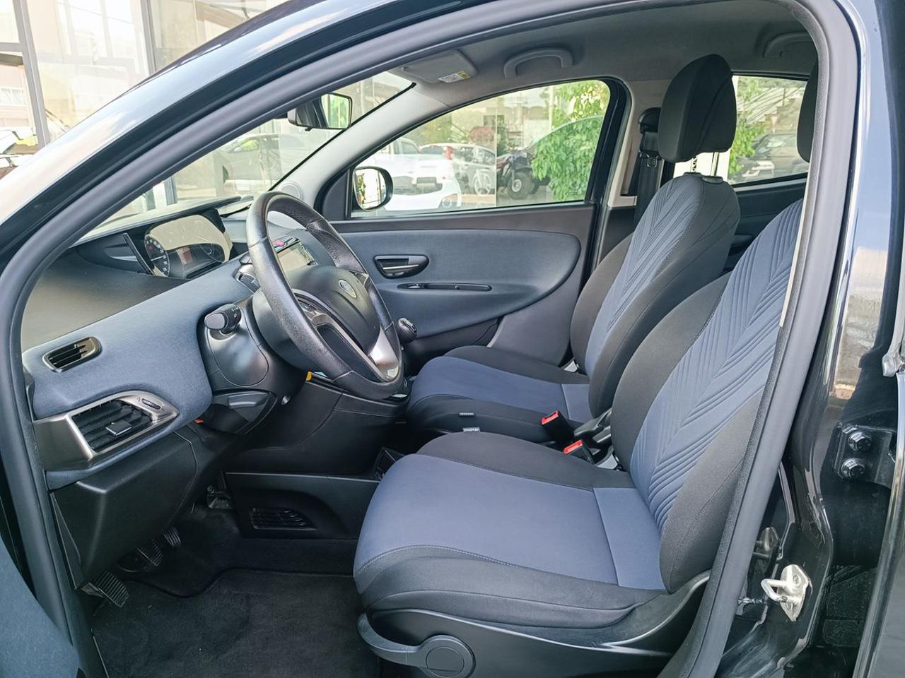 LANCIA Ypsilon 1.2 69 CV 5 porte GPL Ecochic Gold - 4