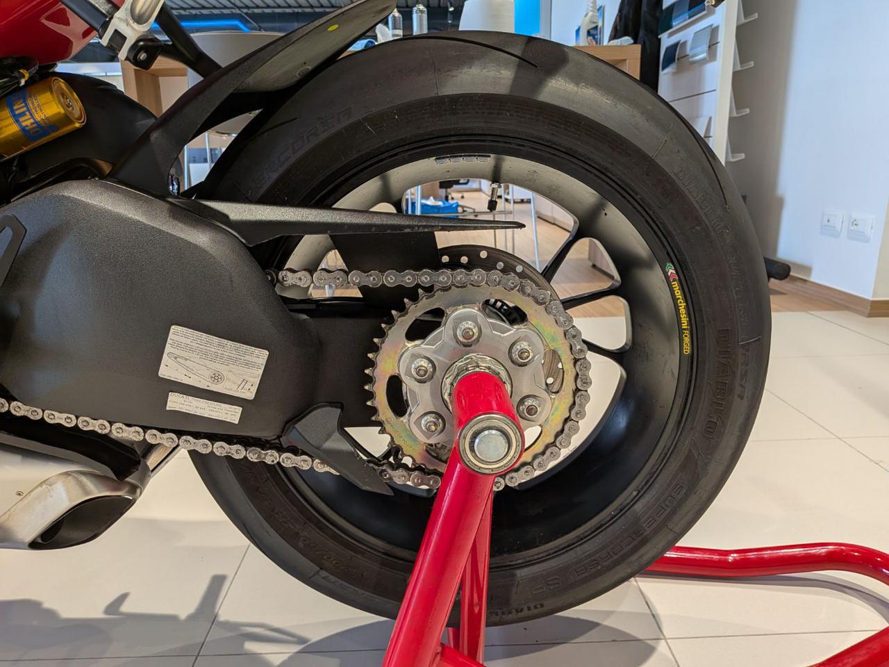 DUCATI Panigale V4 S RED - 12