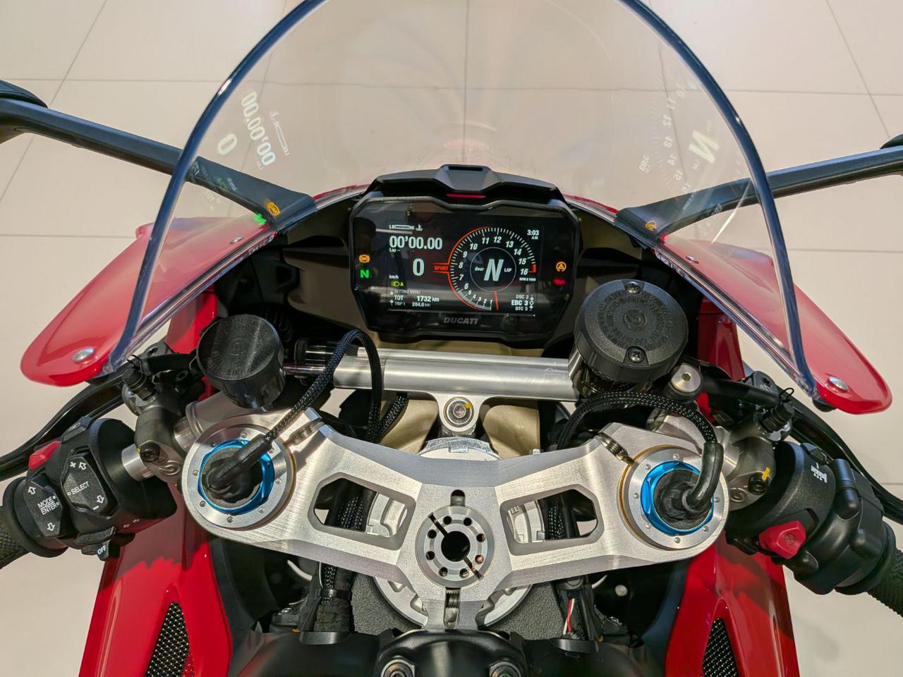 DUCATI Panigale V4 S RED - 9
