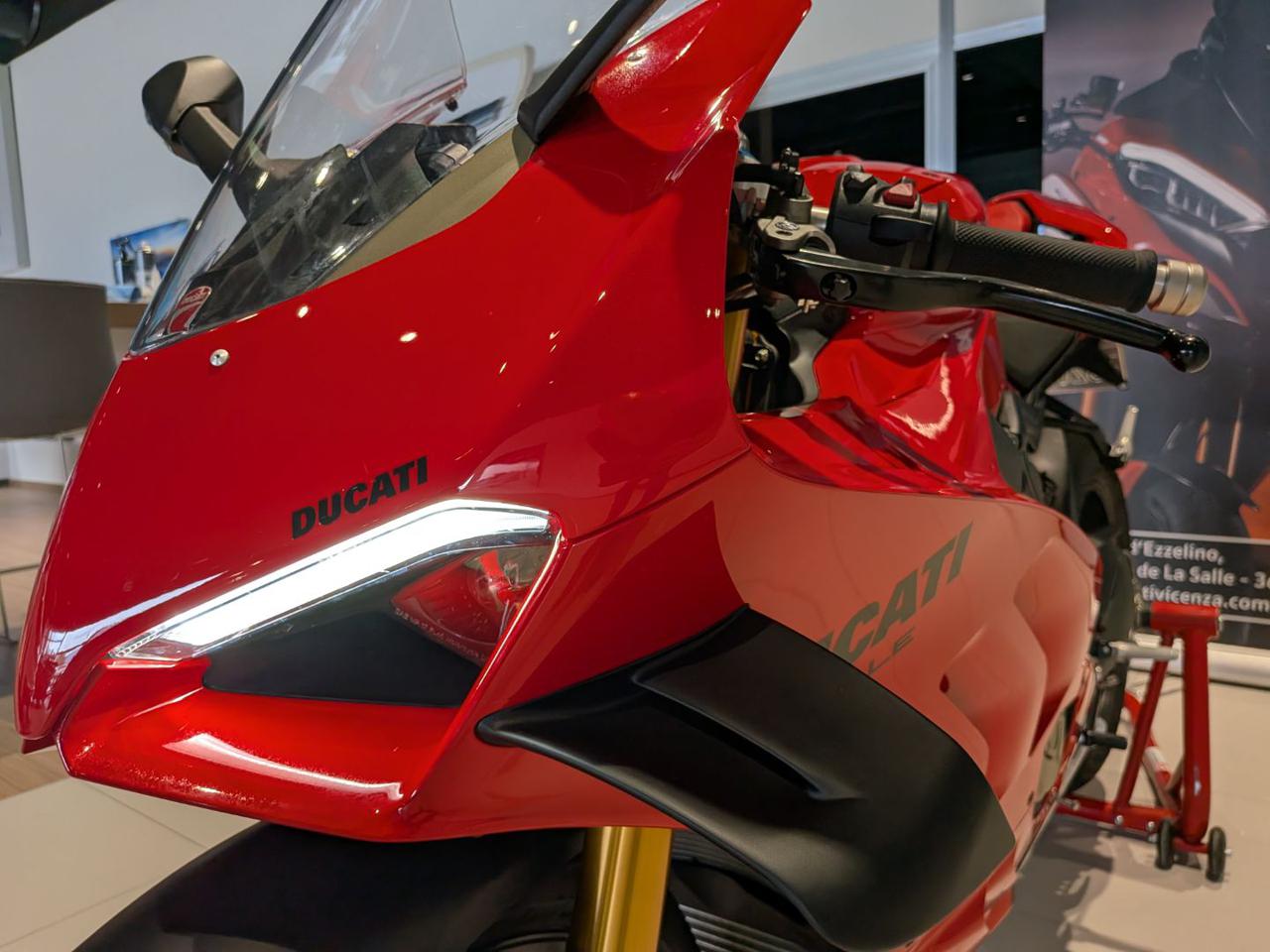 DUCATI Panigale V4 S RED - 18