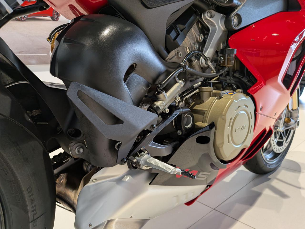 DUCATI Panigale V4 S RED - 11