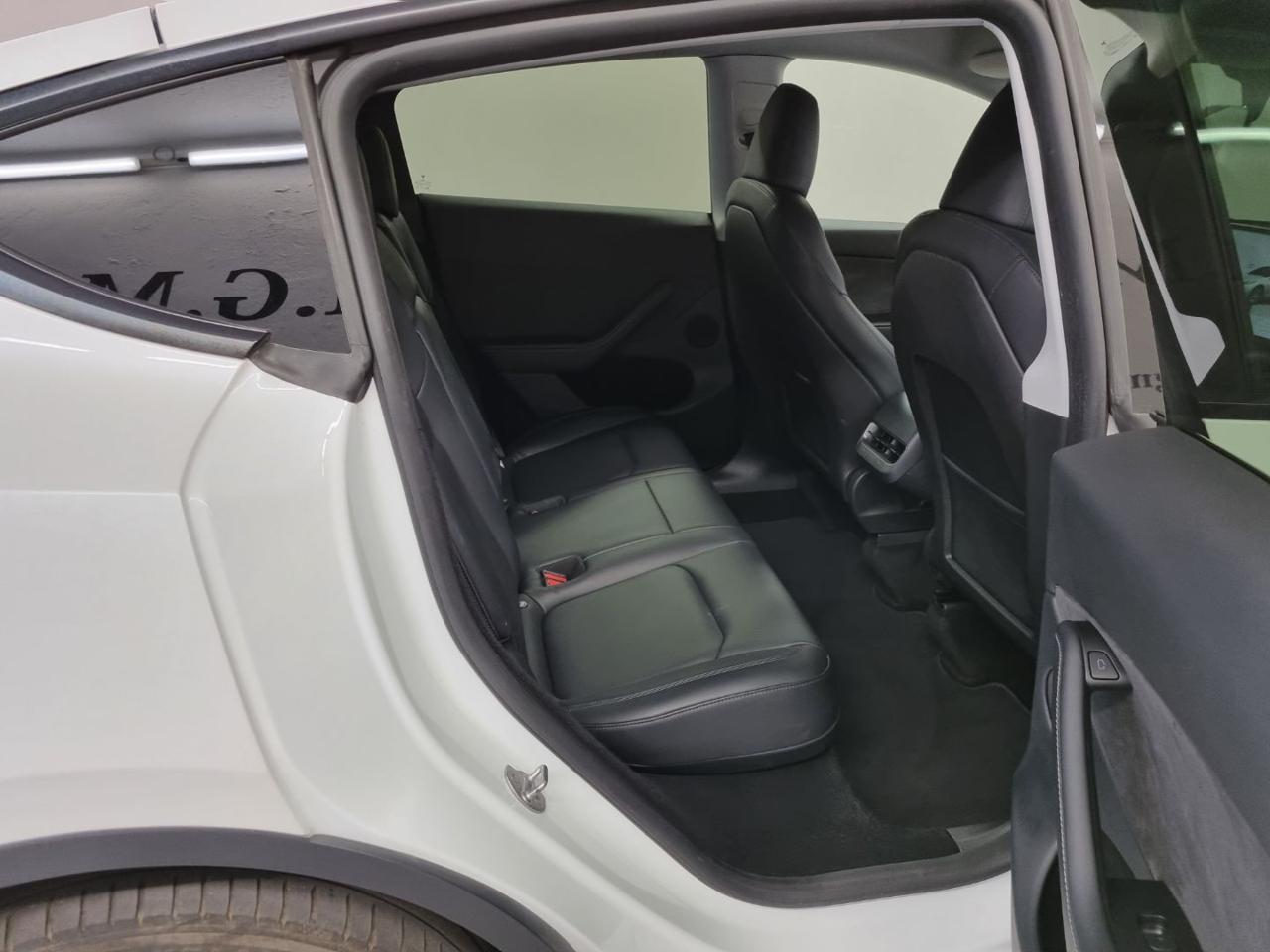 TESLA Model Y Long Range AWD - 21