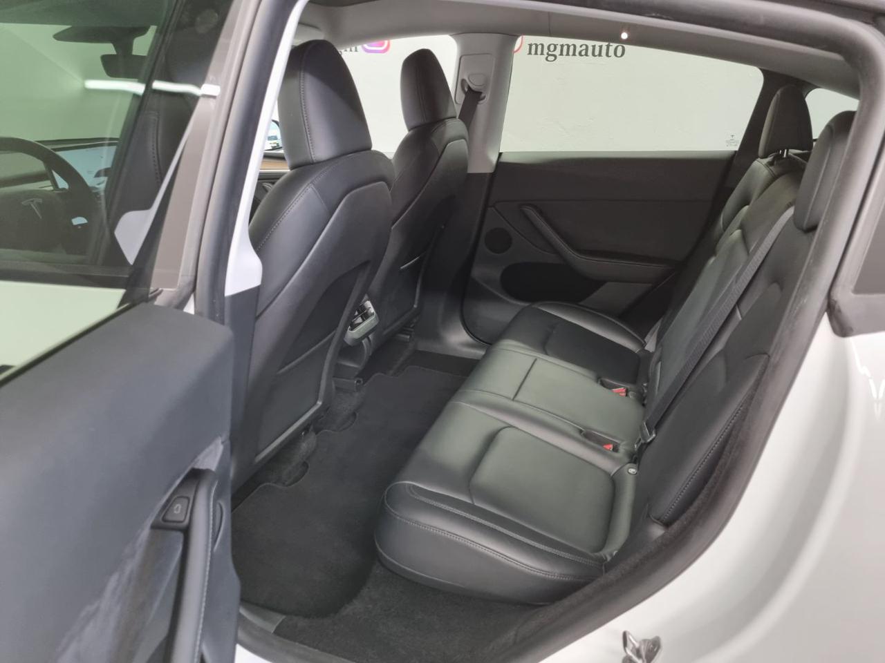 TESLA Model Y Long Range AWD - 11