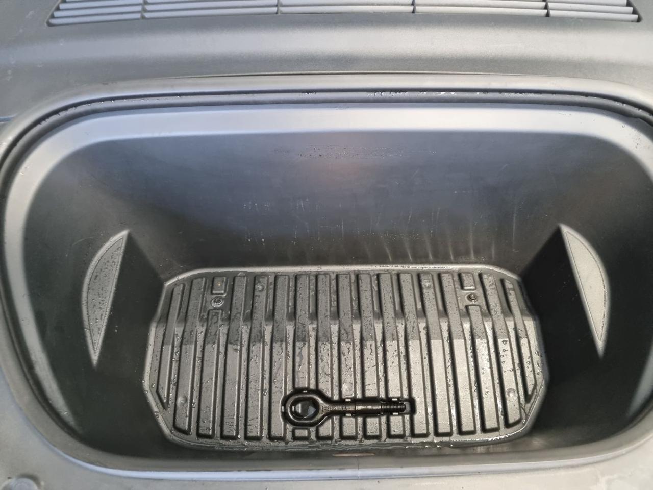 TESLA Model Y Long Range AWD - 16