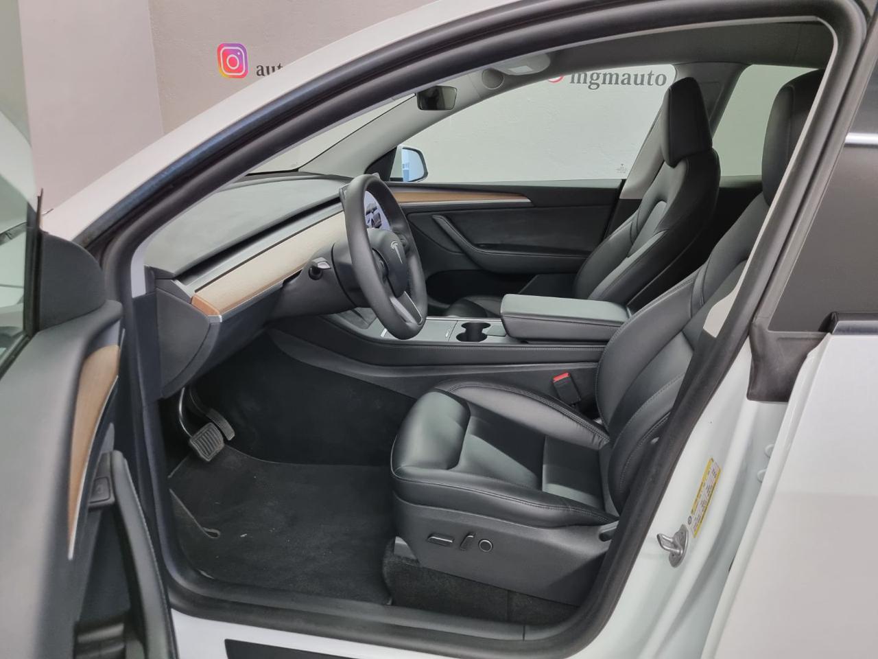 TESLA Model Y Long Range AWD - 9