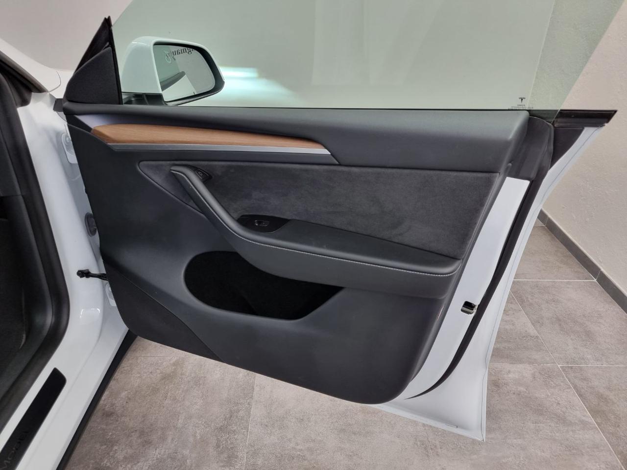TESLA Model Y Long Range AWD - 20