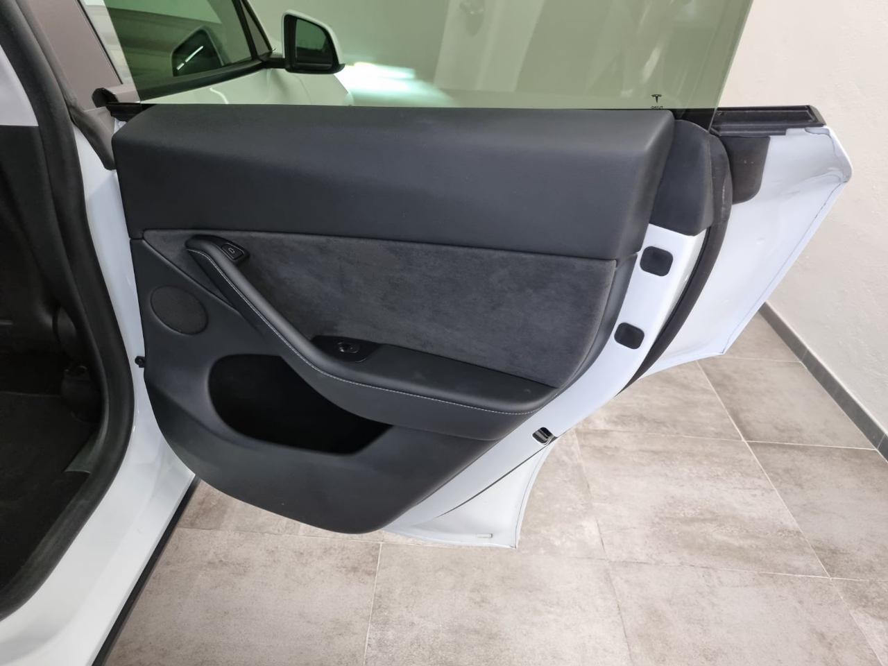TESLA Model Y Long Range AWD - 22