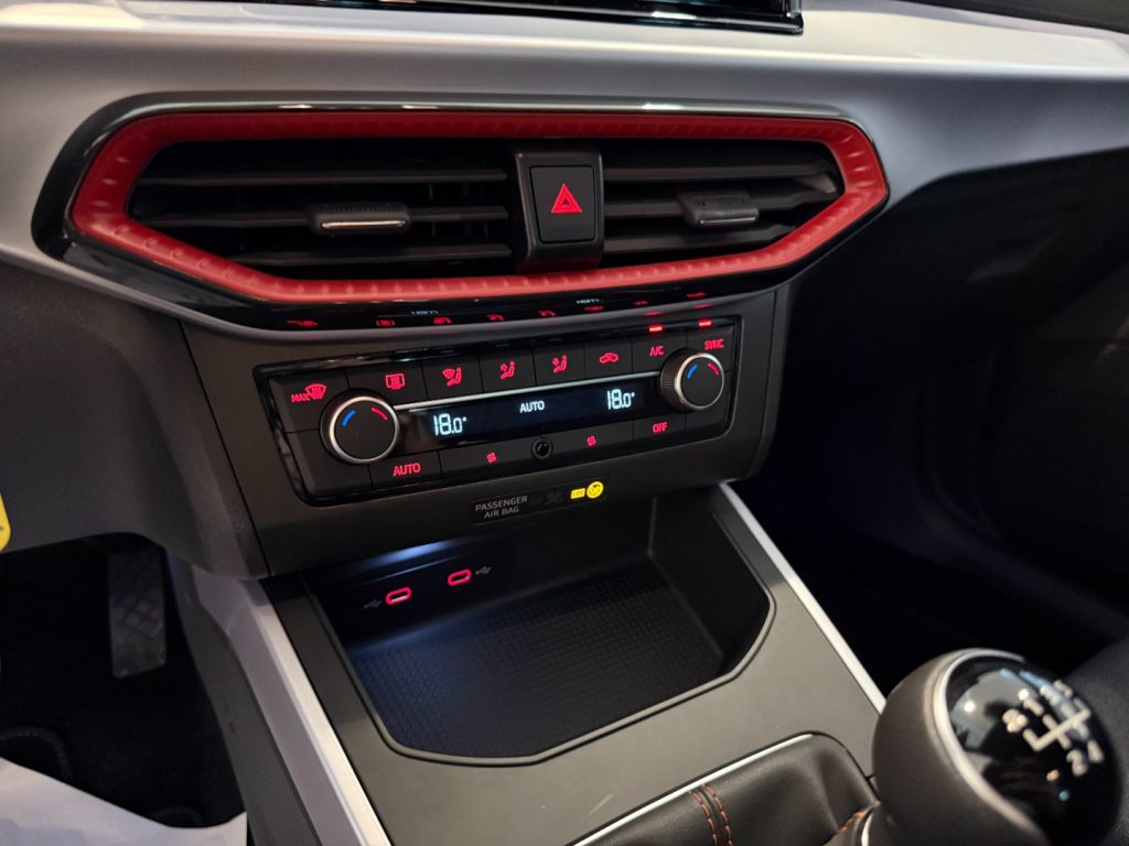 SEAT Arona 1.0 TSI FR ACC LED App Connect Bluetooth - 14
