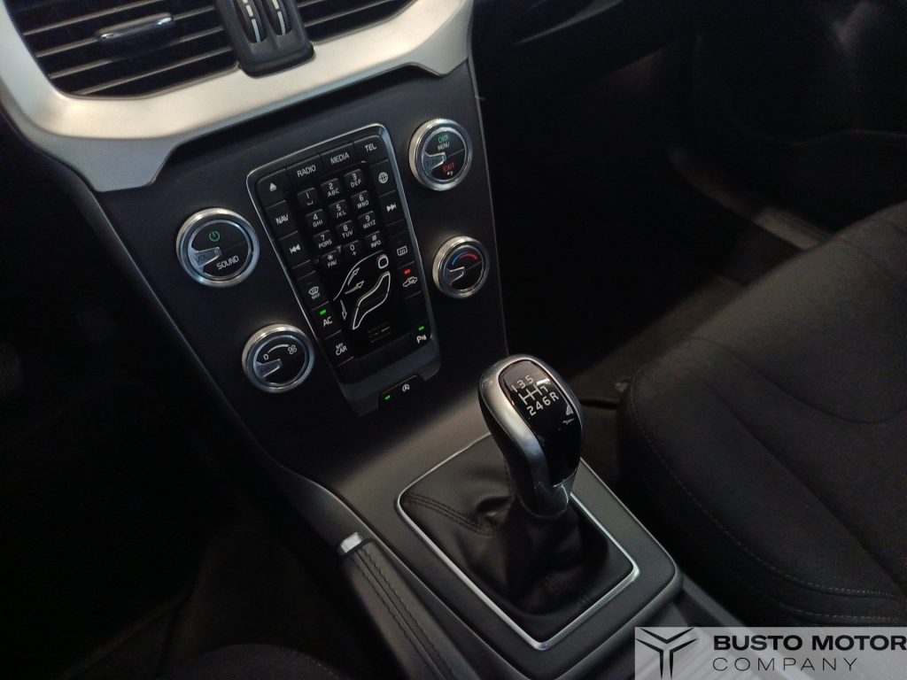 VOLVO V40 V40 2.0 d2 R-design - 14