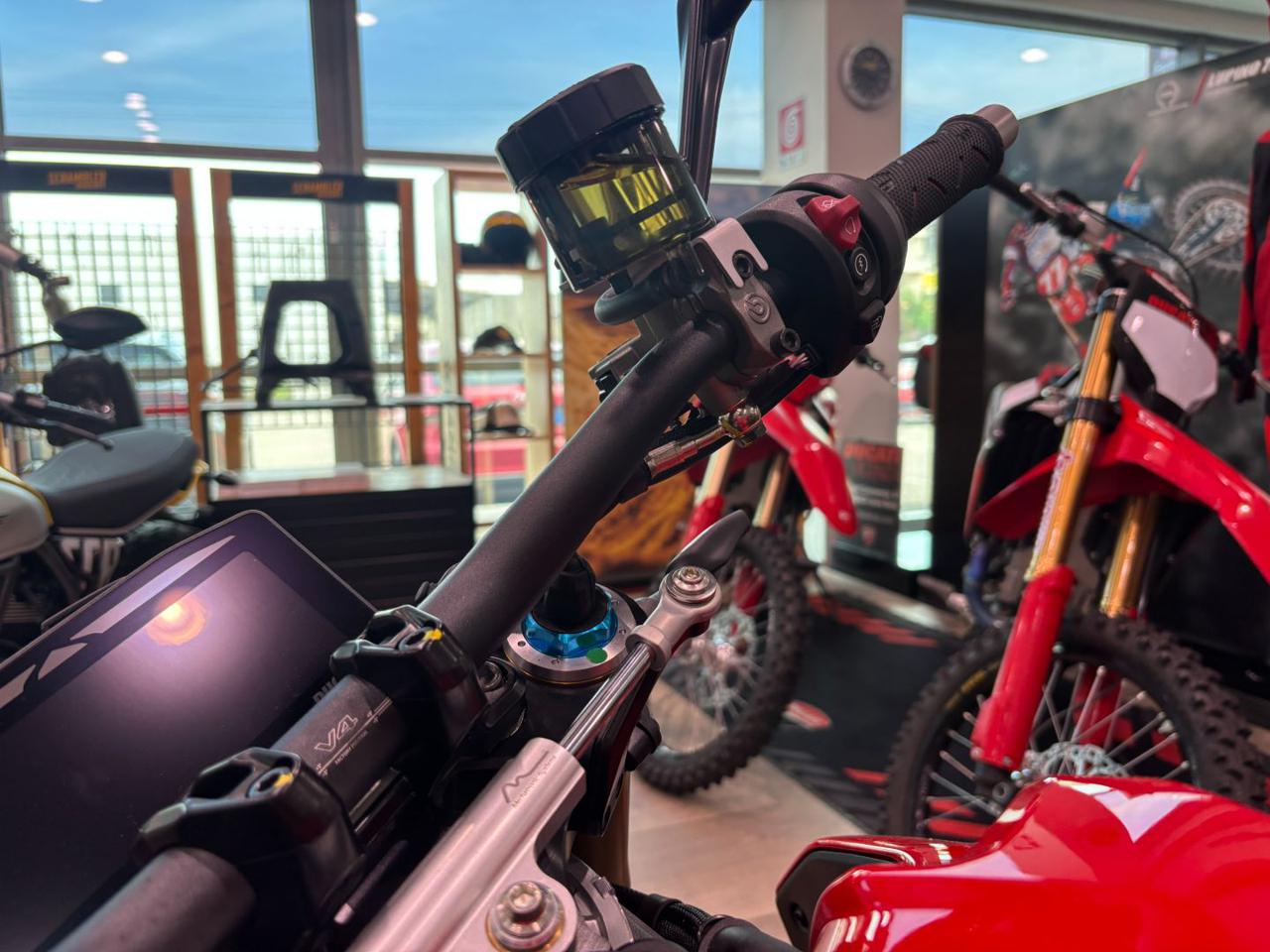 DUCATI Streetfighter V4 S CORSE - 13