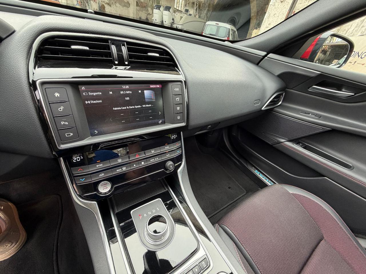 JAGUAR XE 2.0 D Turbo 180CV aut. R-Sport - 14