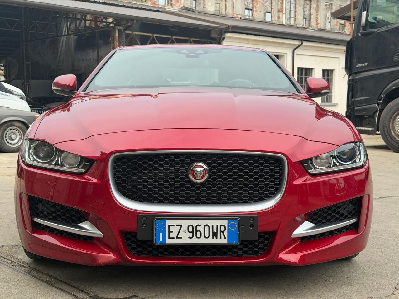 JAGUAR XE 2.0 D Turbo 180CV aut. R-Sport - 3