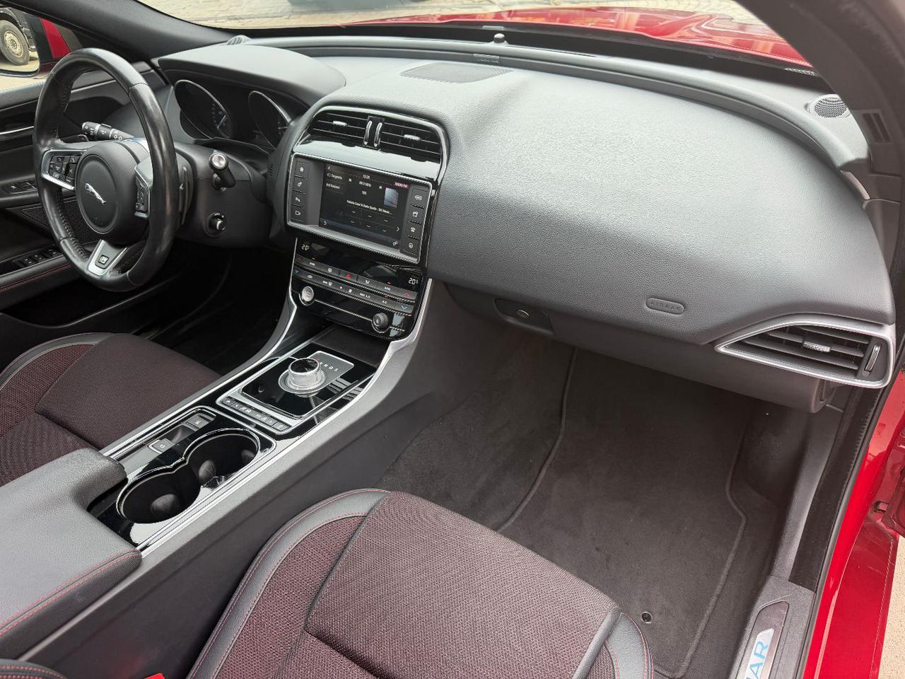 JAGUAR XE 2.0 D Turbo 180CV aut. R-Sport - 19