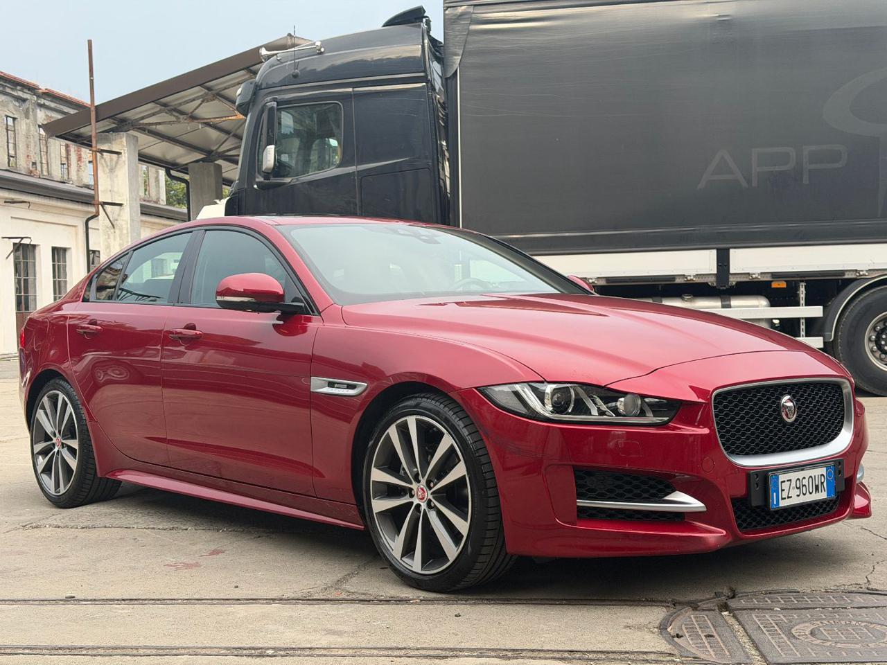 JAGUAR XE 2.0 D Turbo 180CV aut. R-Sport - 2