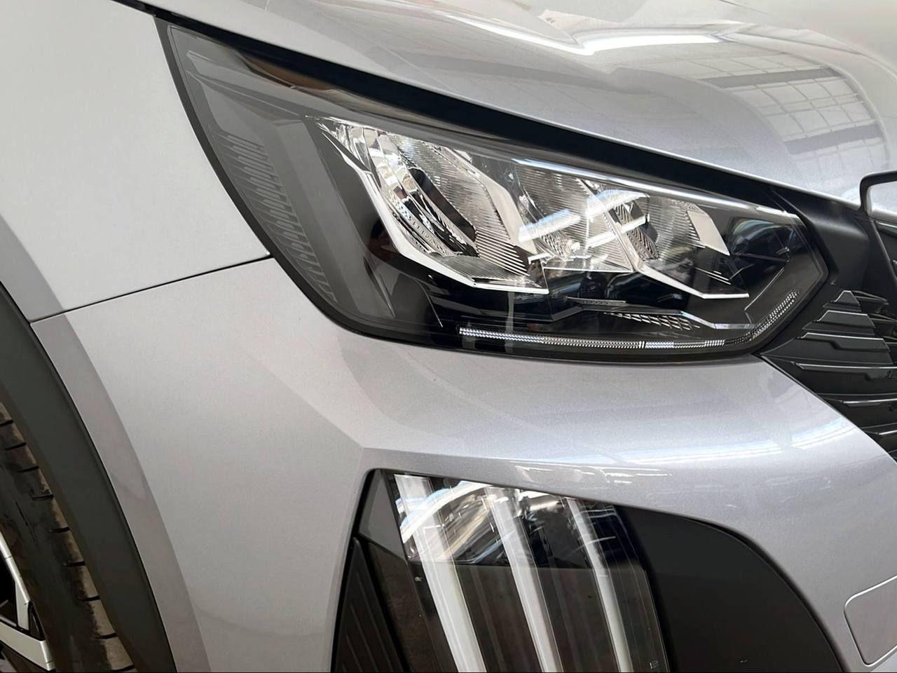 PEUGEOT 2008 Hybrid 145 e-DCS6 Style - 31