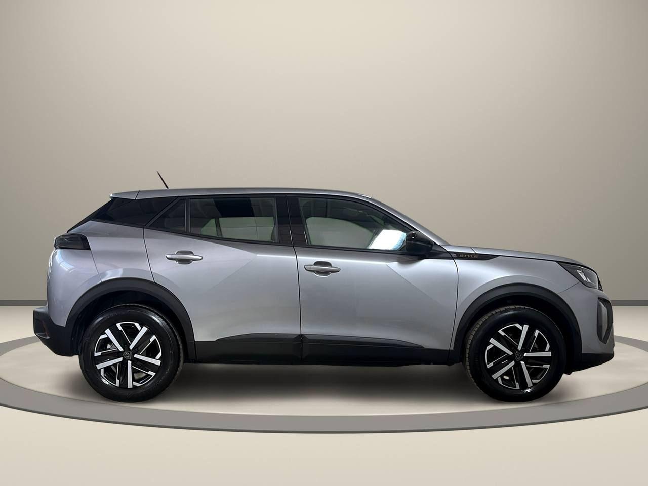 PEUGEOT 2008 Hybrid 145 e-DCS6 Style - 4