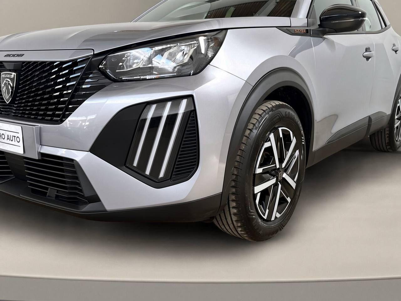PEUGEOT 2008 Hybrid 145 e-DCS6 Style - 29