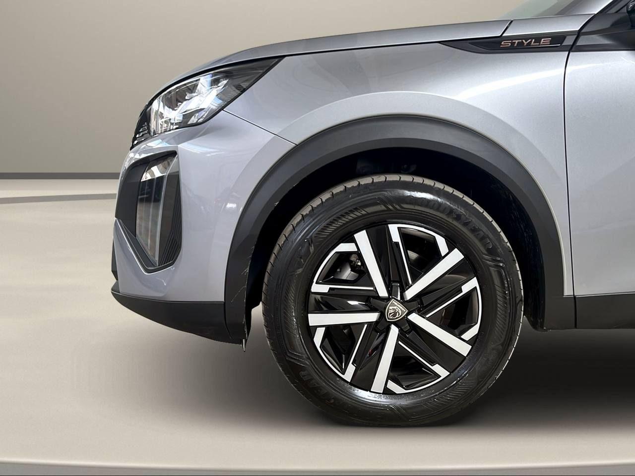 PEUGEOT 2008 Hybrid 145 e-DCS6 Style - 40