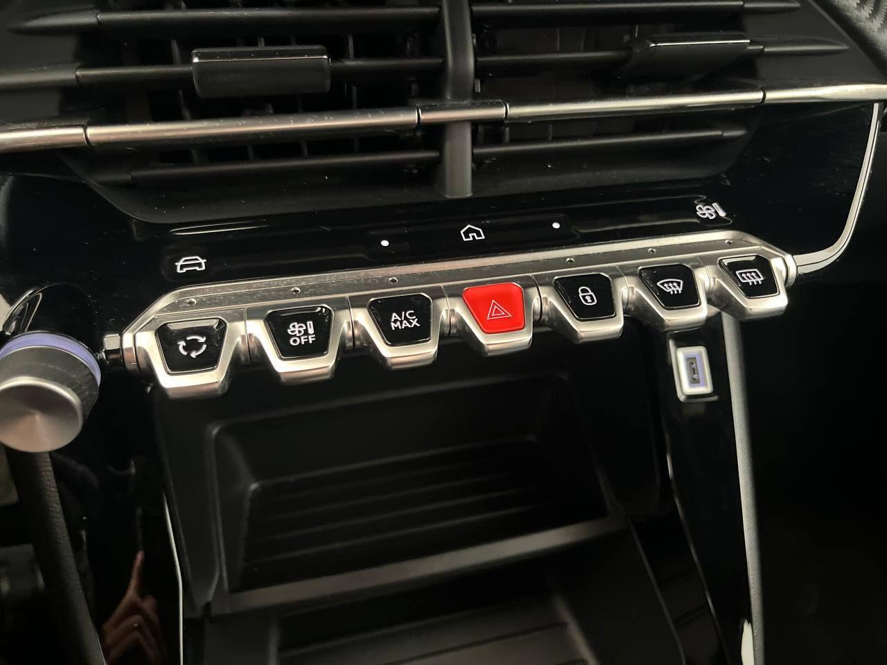 PEUGEOT 2008 Hybrid 145 e-DCS6 Style - 26
