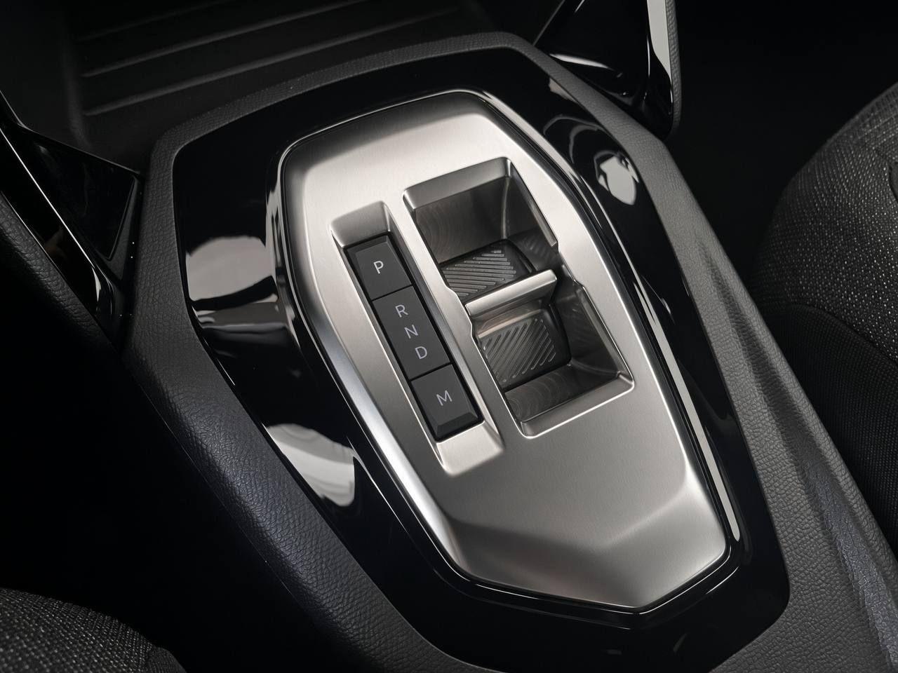 PEUGEOT 2008 Hybrid 145 e-DCS6 Style - 25