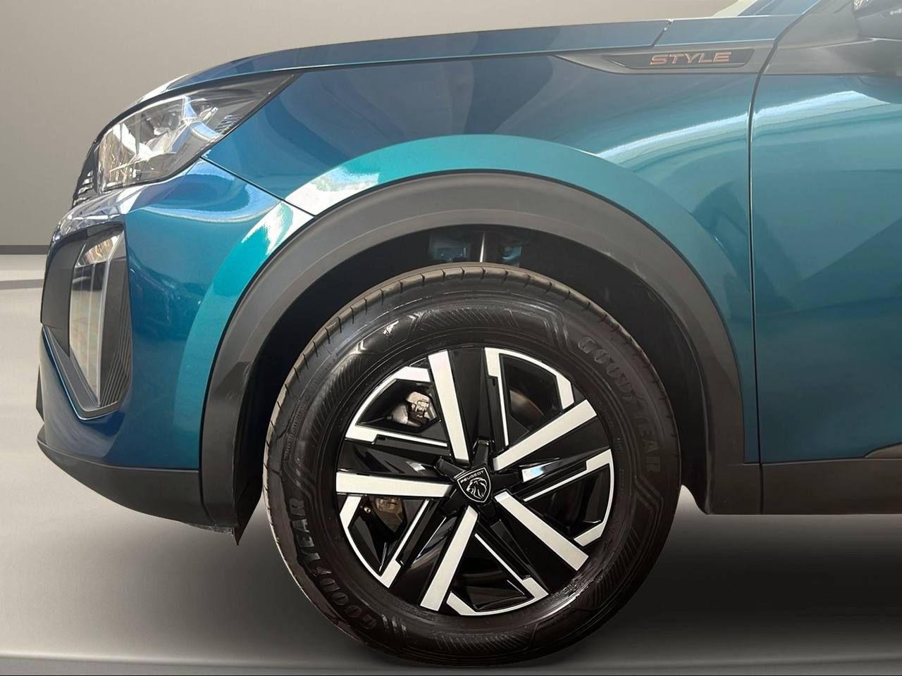 PEUGEOT 2008 Hybrid 145 e-DCS6 Style - 40