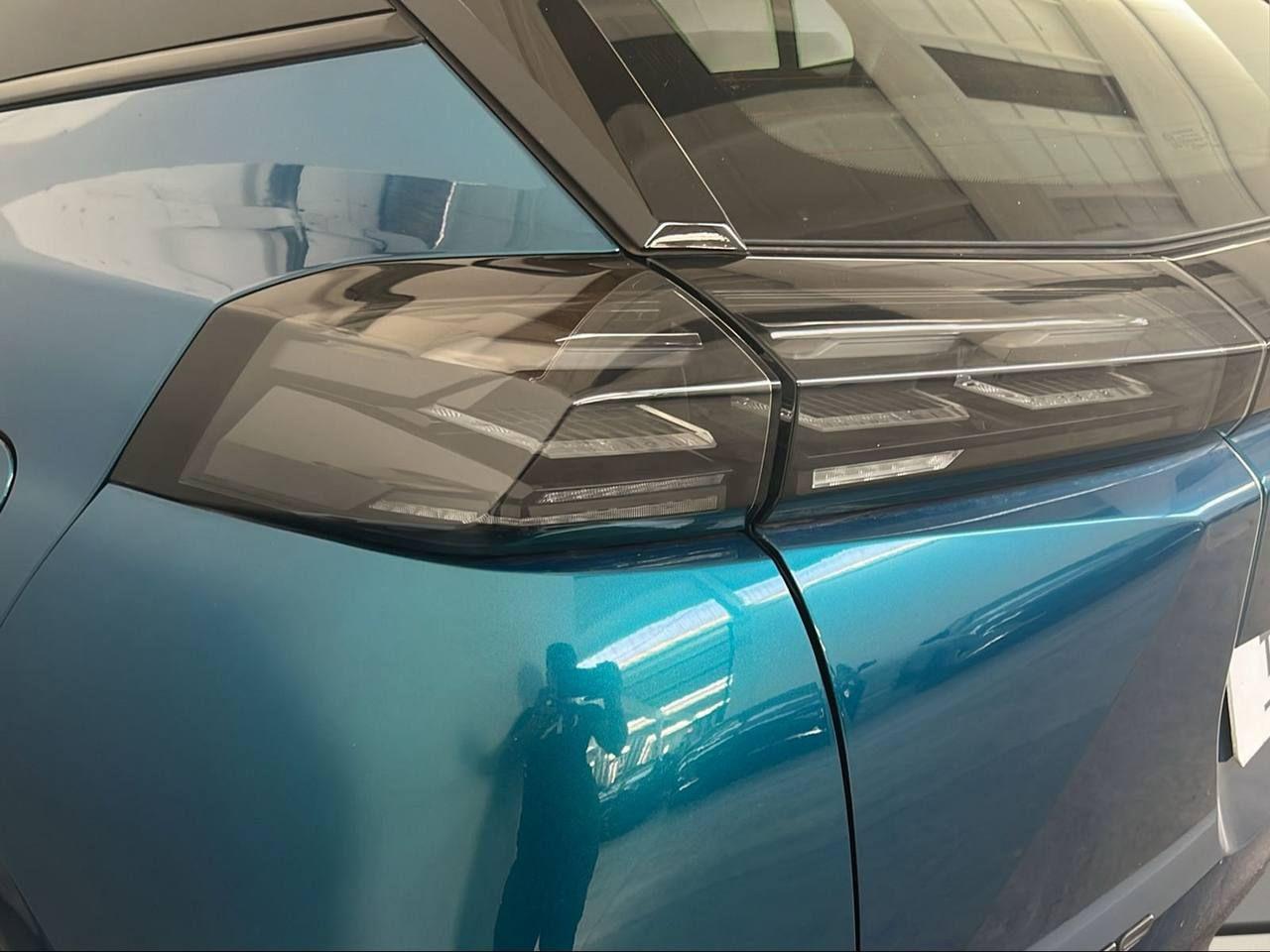 PEUGEOT 2008 Hybrid 145 e-DCS6 Style - 32