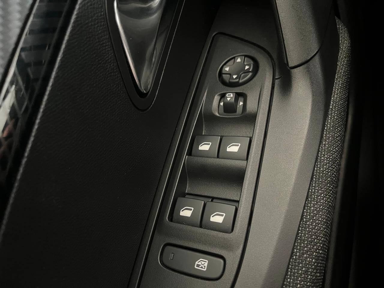 PEUGEOT 2008 Hybrid 145 e-DCS6 Style - 28