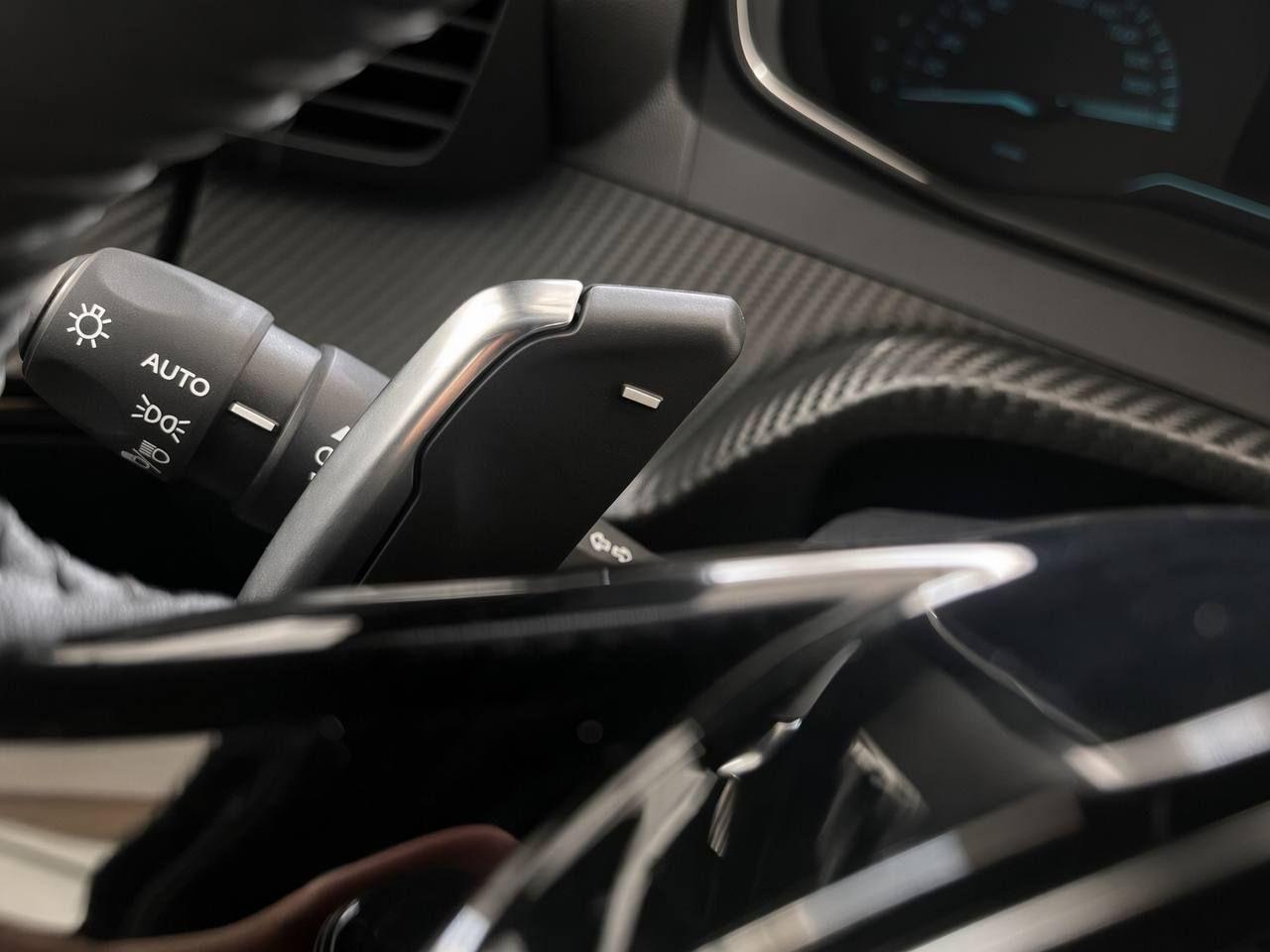 PEUGEOT 2008 Hybrid 145 e-DCS6 Style - 16