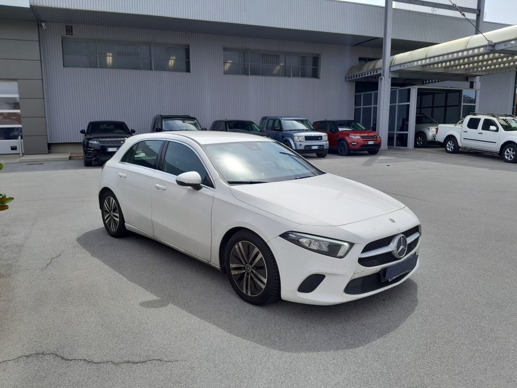 MERCEDES-BENZ CLA sse A A 180 d Automatic - 3
