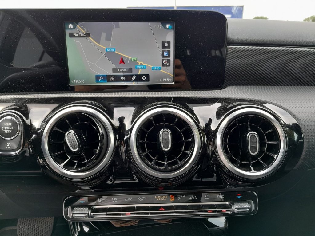 MERCEDES-BENZ CLA sse A A 180 d Automatic - 13